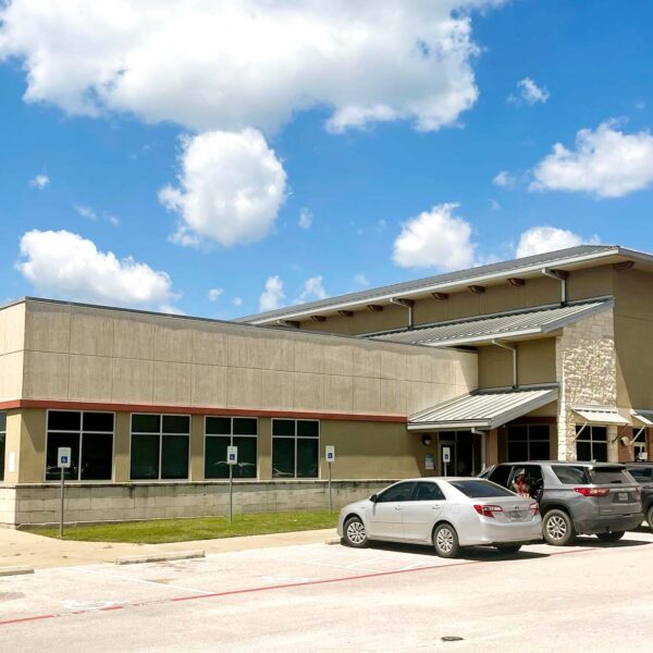 Bastrop Health Center exterior image of building