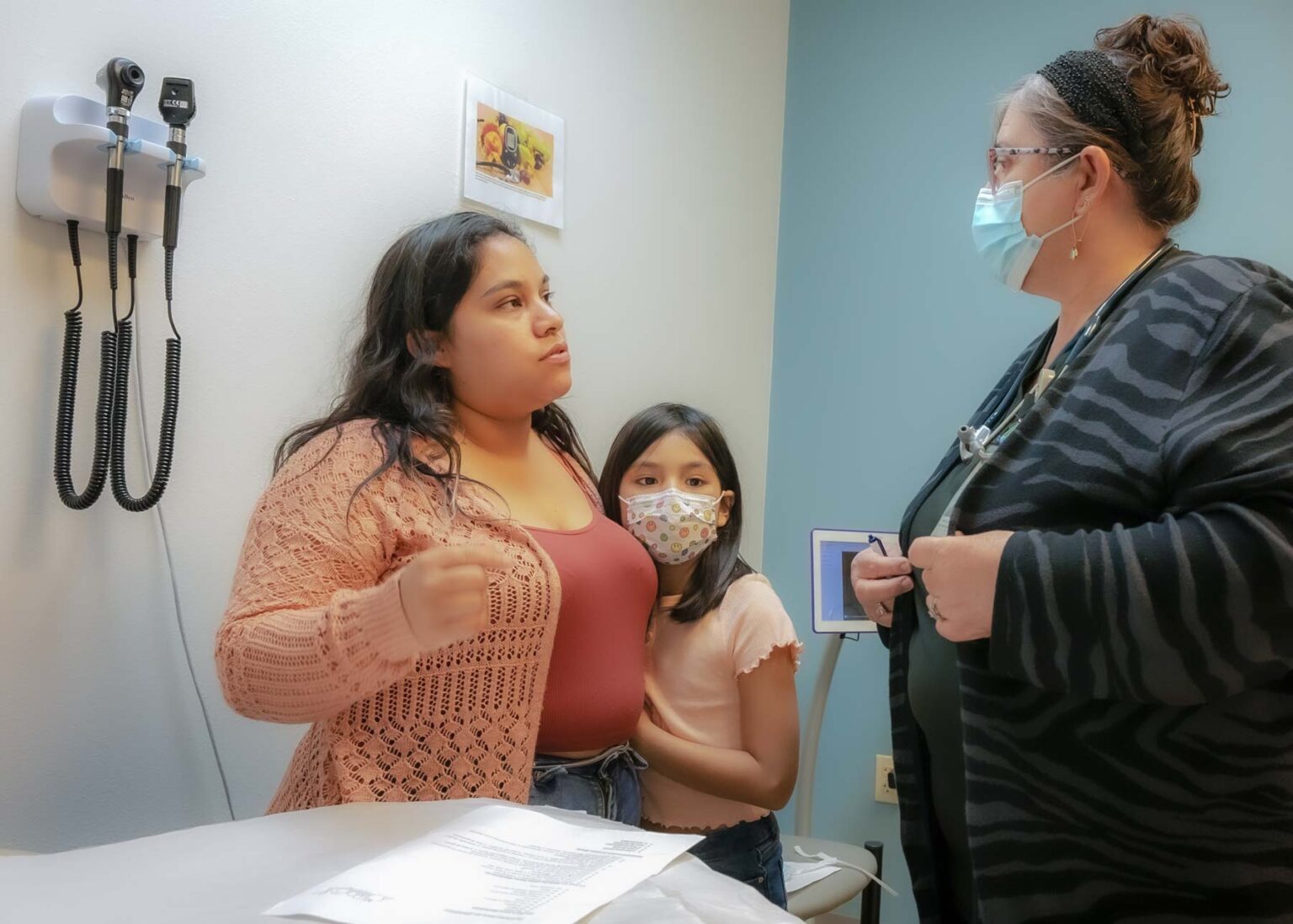 nurse with patient Community Health Centers of South Central Texas Women's Services Salud de la mujer
